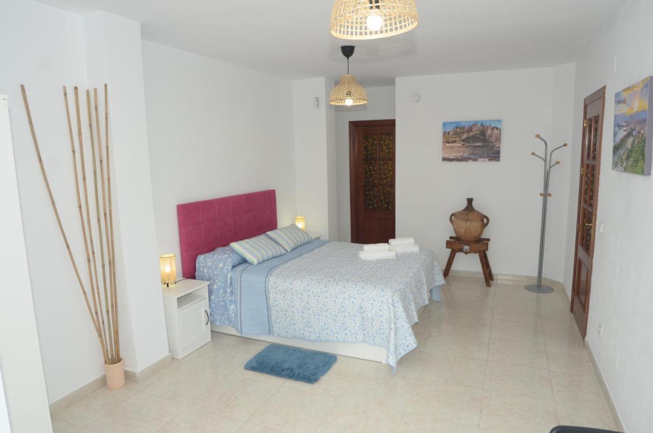 Habitacion Grande Con Terraza Privada, Malaga Centro Eksteriør billede
