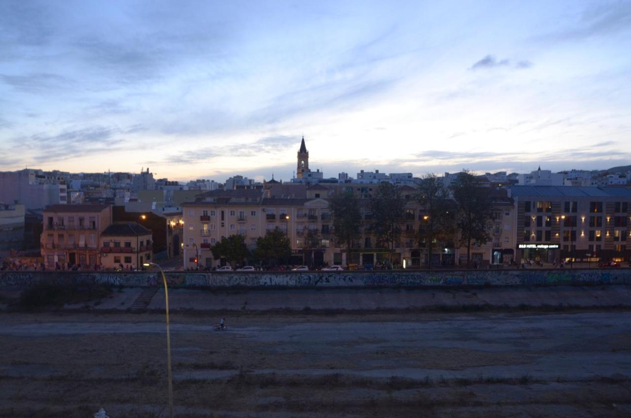 Habitacion Grande Con Terraza Privada, Malaga Centro Eksteriør billede