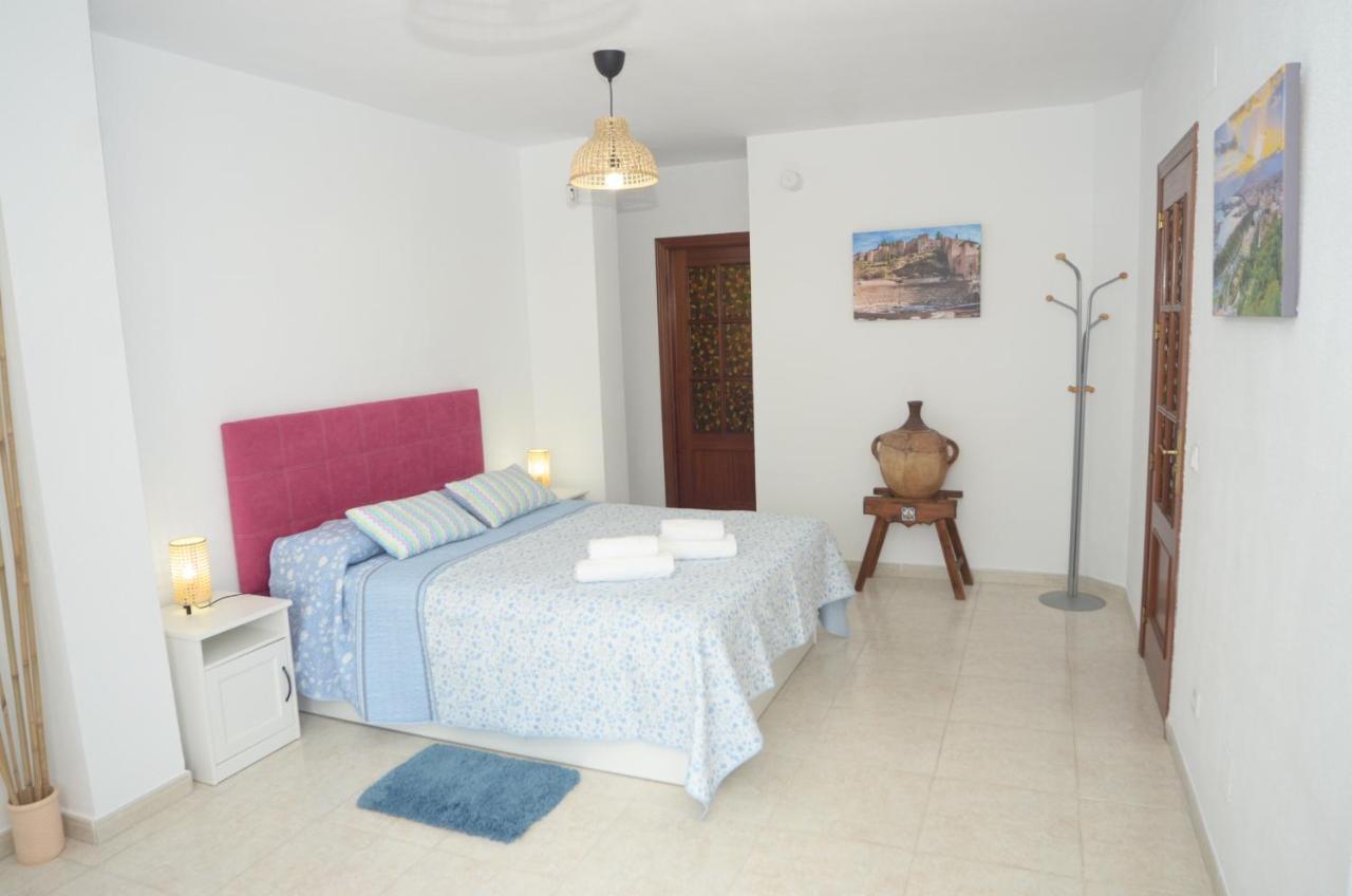 Habitacion Grande Con Terraza Privada, Malaga Centro Eksteriør billede