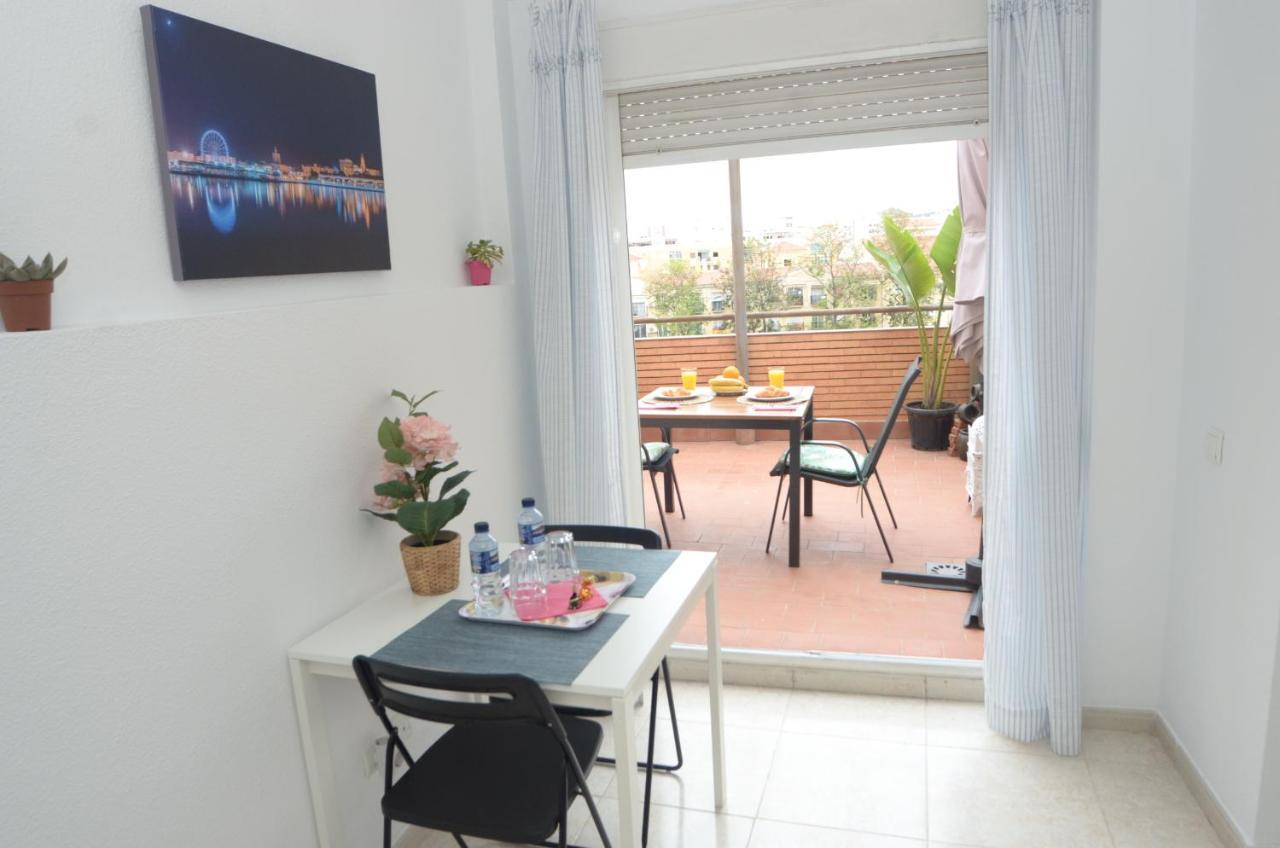 Habitacion Grande Con Terraza Privada, Malaga Centro Eksteriør billede